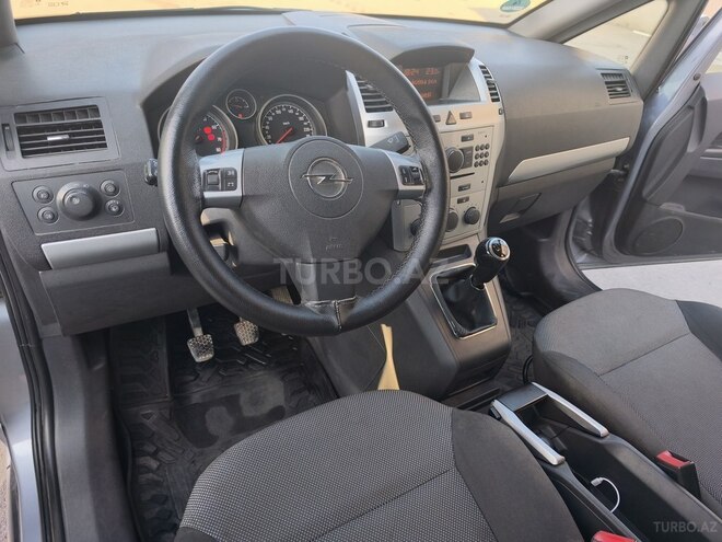 Opel Zafira-4