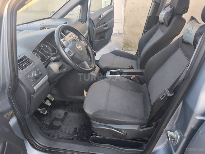 Opel Zafira-5