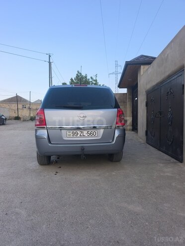 Opel Zafira-2