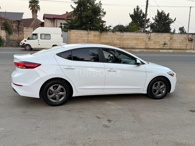 Hyundai Avante-8