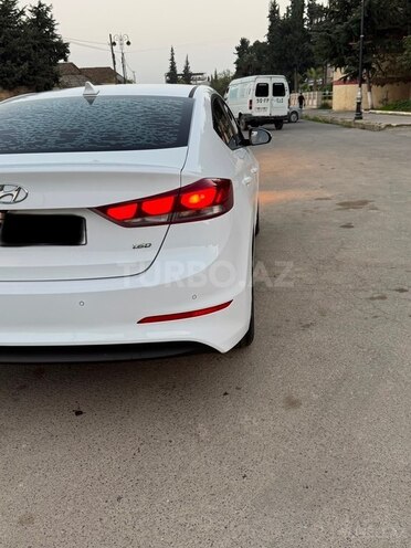 Hyundai Avante-10
