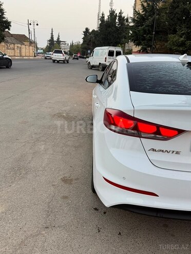 Hyundai Avante-9