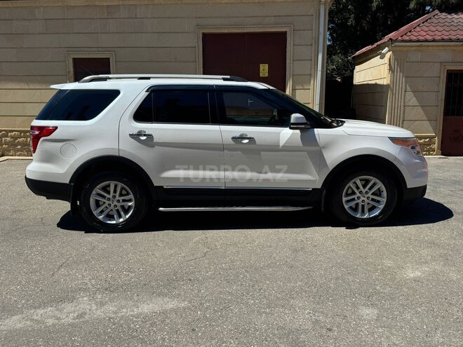 Ford Explorer-3
