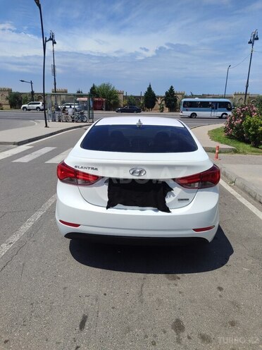 Hyundai Elantra-4