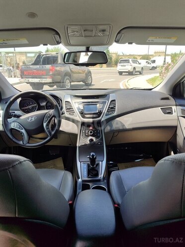 Hyundai Elantra-2