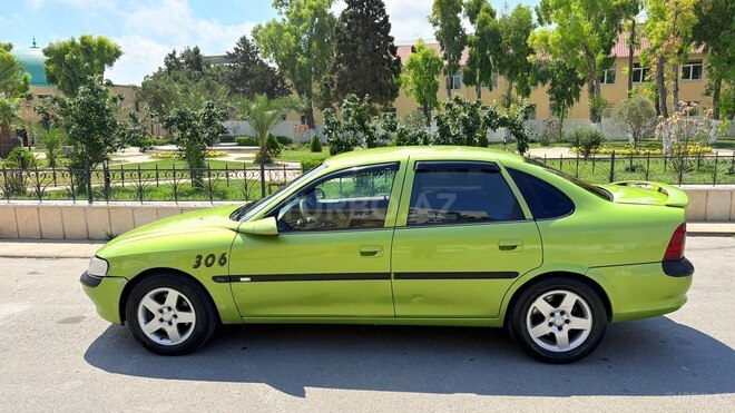 Opel Vectra-4