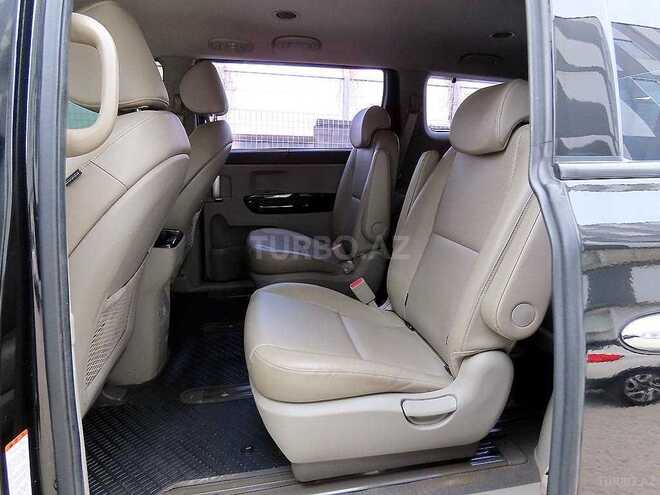 Kia Carnival-12