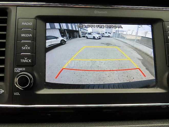 Kia Carnival-11