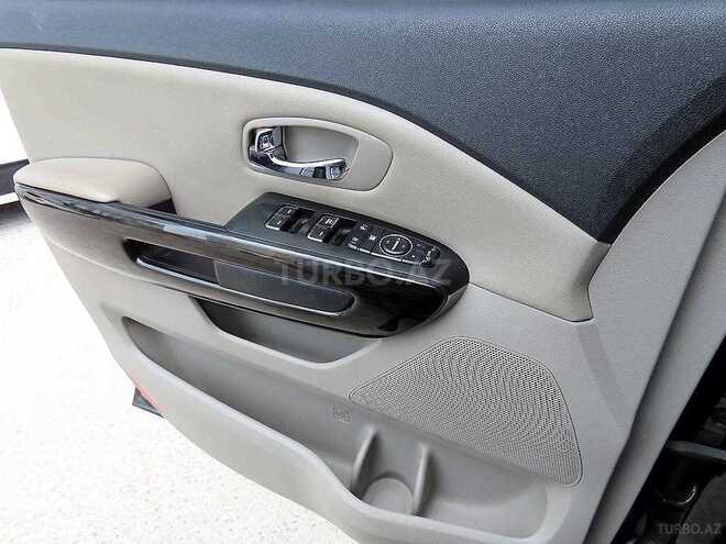 Kia Carnival-8