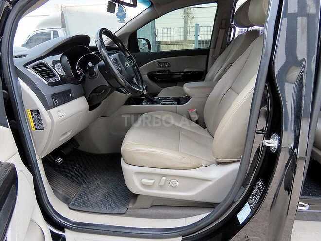Kia Carnival-4