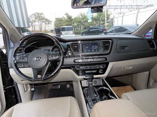 Kia Carnival-5
