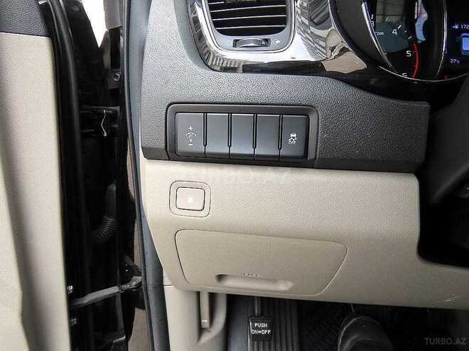 Kia Carnival-9