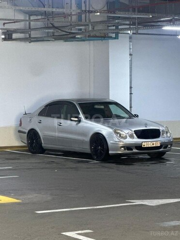 Mercedes E 320-1