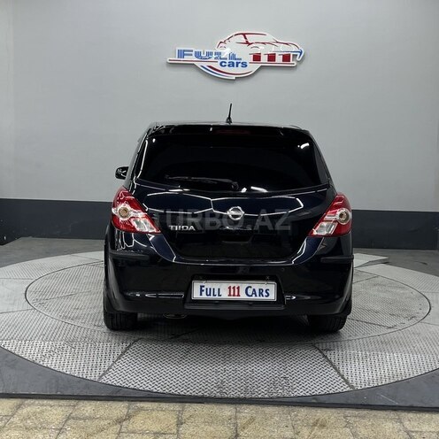 Nissan Tiida-5