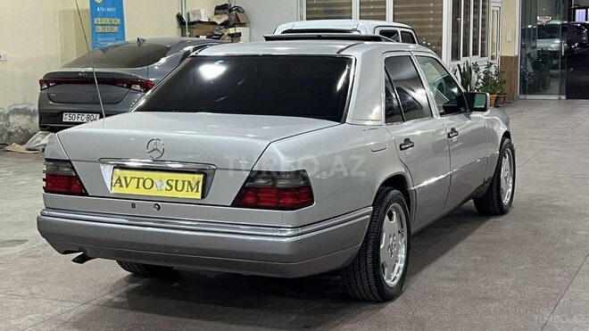 Mercedes E 220-12