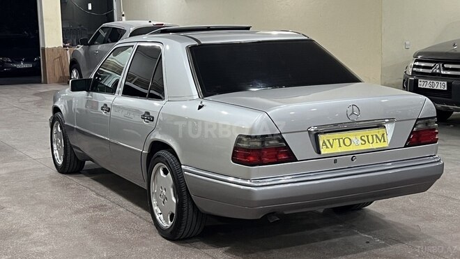 Mercedes E 220-2
