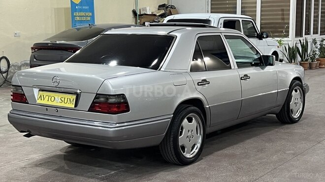 Mercedes E 220-3