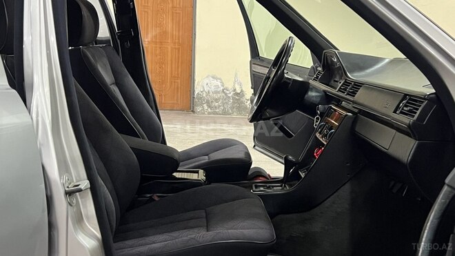 Mercedes E 220-18