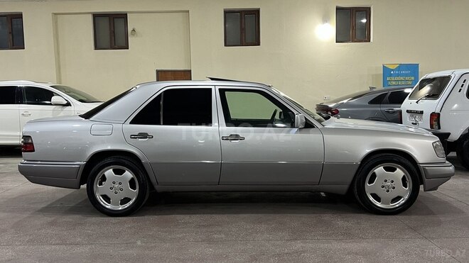 Mercedes E 220-4