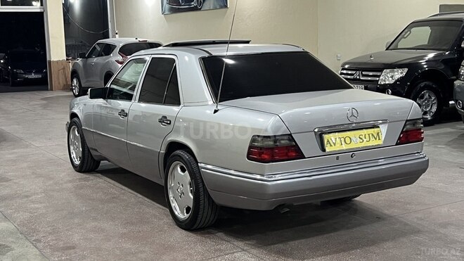 Mercedes E 220-10