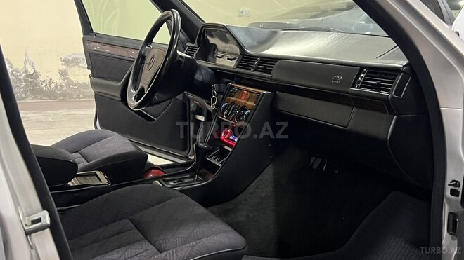 Mercedes E 220-16