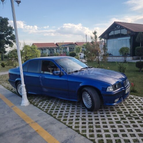 BMW 320-2