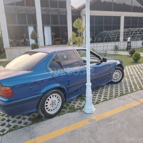 BMW 320-7