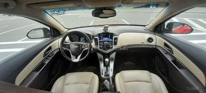 Chevrolet Cruze-12