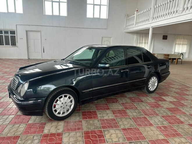Mercedes E 270-3