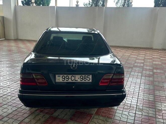 Mercedes E 270-4