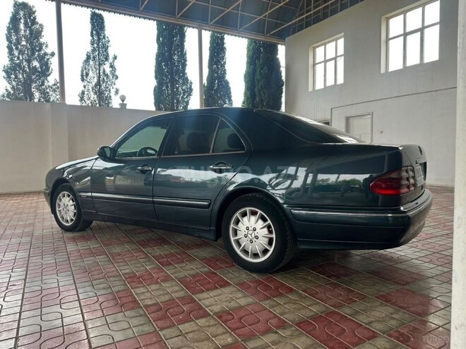 Mercedes E 270-5