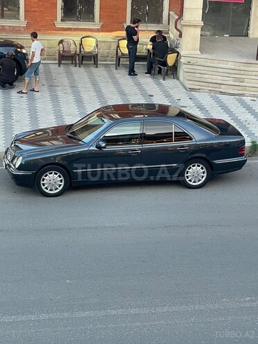 Mercedes E 270-2