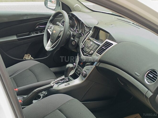 Chevrolet Cruze-13