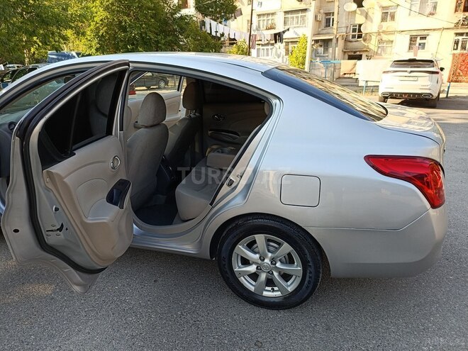 Nissan Sunny-15