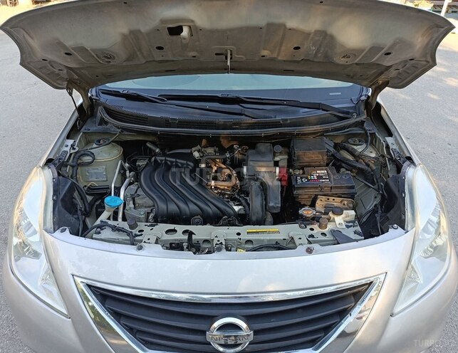 Nissan Sunny-11