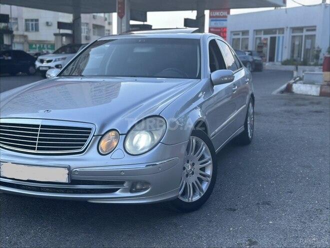 Mercedes E 240-11