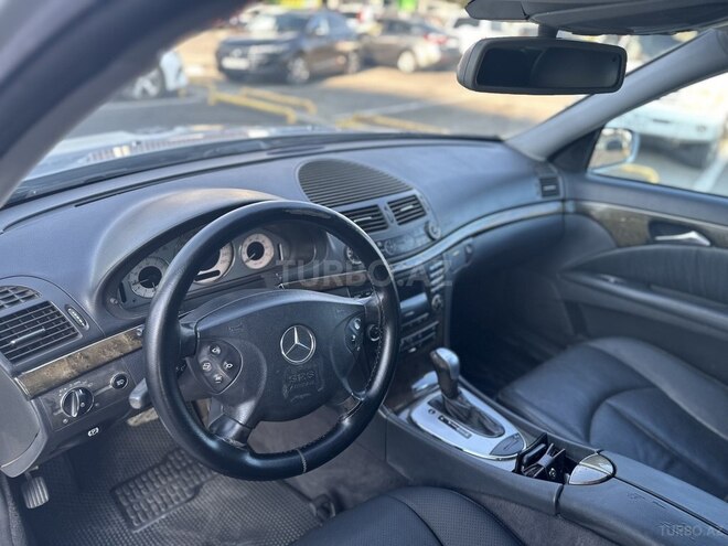 Mercedes E 240-16
