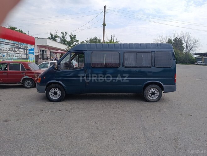 Ford Transit-8