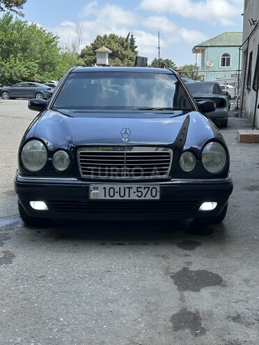 Mercedes E 200-3