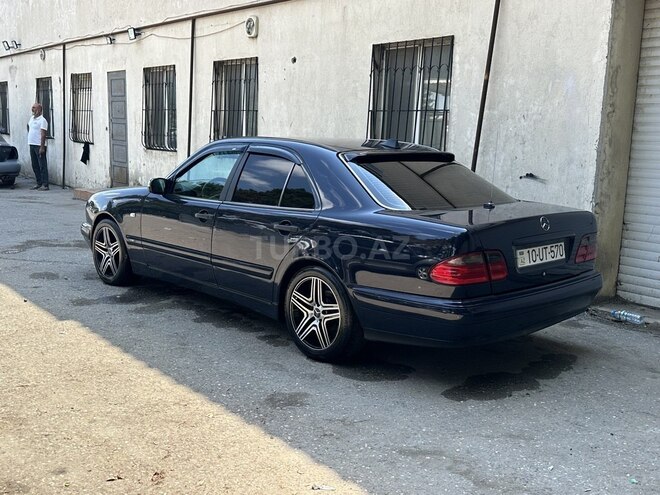 Mercedes E 200-13