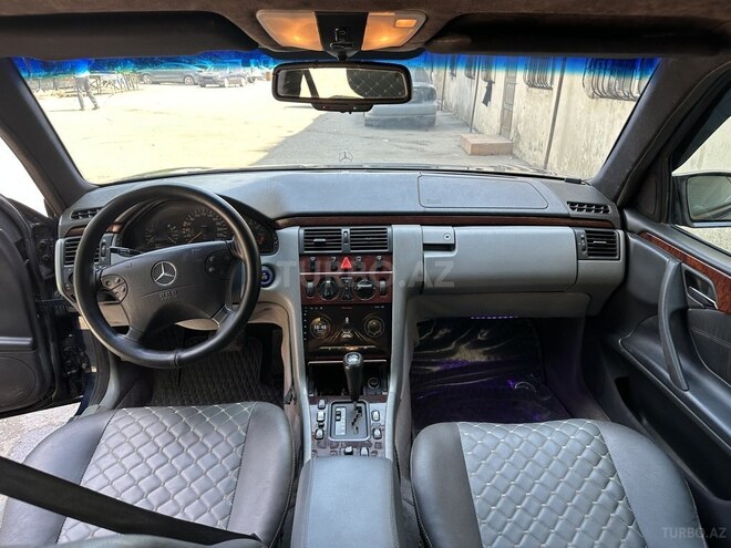 Mercedes E 200-19