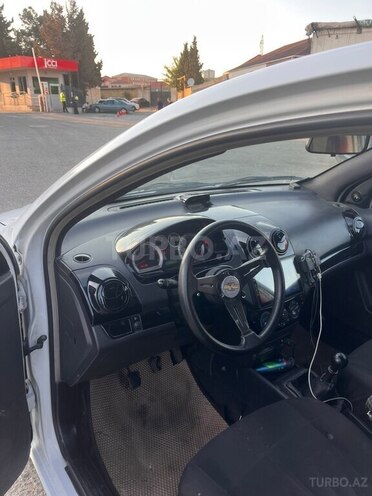 Chevrolet Aveo-8
