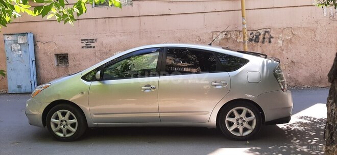 Toyota Prius-5
