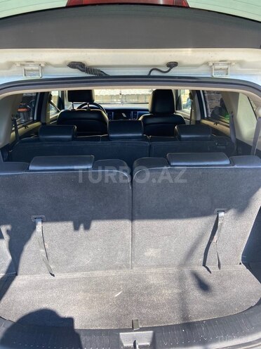 Kia Carens-8