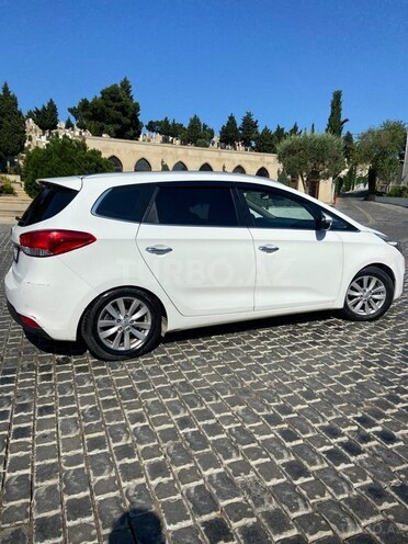 Kia Carens-5