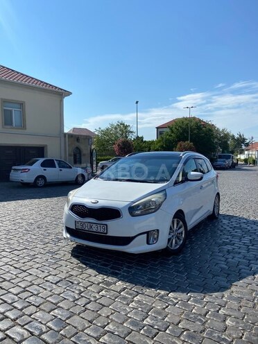 Kia Carens-1
