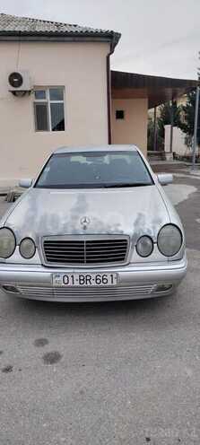 Mercedes E 220-1