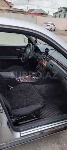 Mercedes E 220-3
