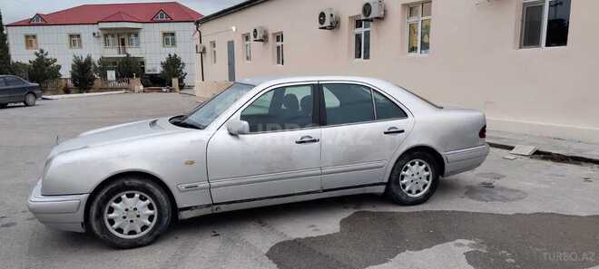 Mercedes E 220-8