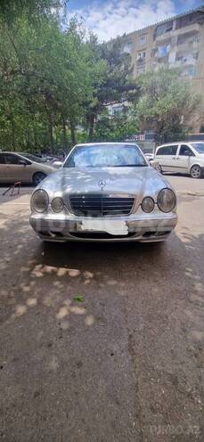 Mercedes E 240-1